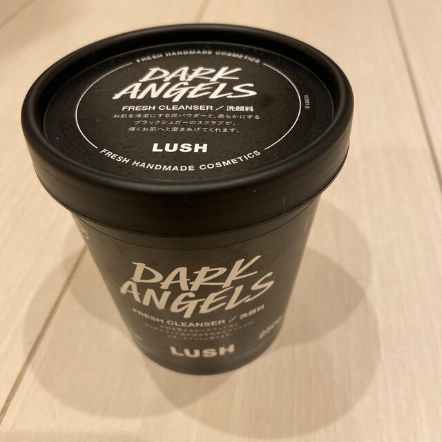 LUSH(ラッシュ)のLUSH ダークエンジェルズ　フレッシュクレンザー　洗顔料 コスメ/美容のスキンケア/基礎化粧品(洗顔料)の商品写真