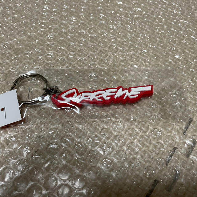 Supreme(シュプリーム)のSupreme futura logo keychain  赤　黒セット メンズのファッション小物(キーホルダー)の商品写真
