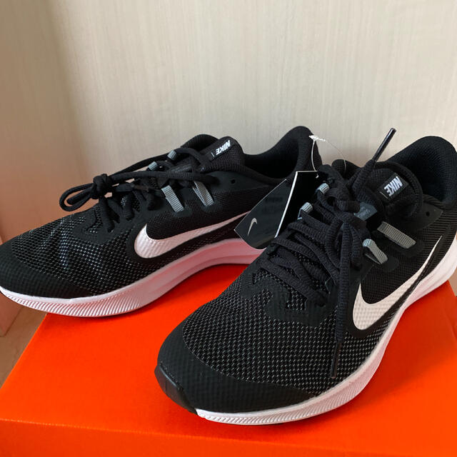 NIKE(ナイキ)のぷいちゃん様専用　新品❗️NIKE スニーカー24.5 レディースの靴/シューズ(スニーカー)の商品写真