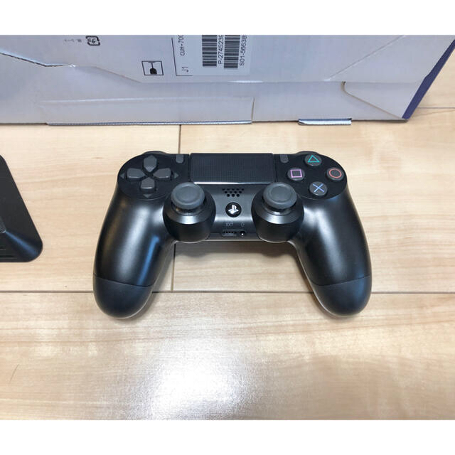 プレイステーション4 pro エンタメ/ホビーのゲームソフト/ゲーム機本体(家庭用ゲーム機本体)の商品写真