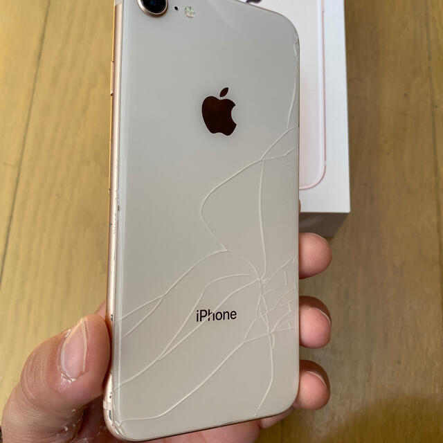 iPhone(アイフォーン)のiPhone8    ピンクゴールド　256GB スマホ/家電/カメラのスマートフォン/携帯電話(スマートフォン本体)の商品写真