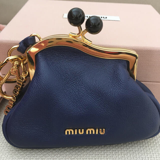 ミュウミュウ(miumiu)の【新品　未使用】ミュウミュウ がま口　コインケース 小物入れ　ミニ財布(財布)