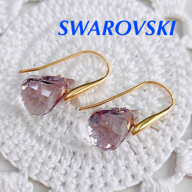 SWAROVSKI(スワロフスキー)のスワロフスキー　ティアドロップ ピアス　正規品　SWAROVSKI ラベンダー レディースのアクセサリー(ピアス)の商品写真