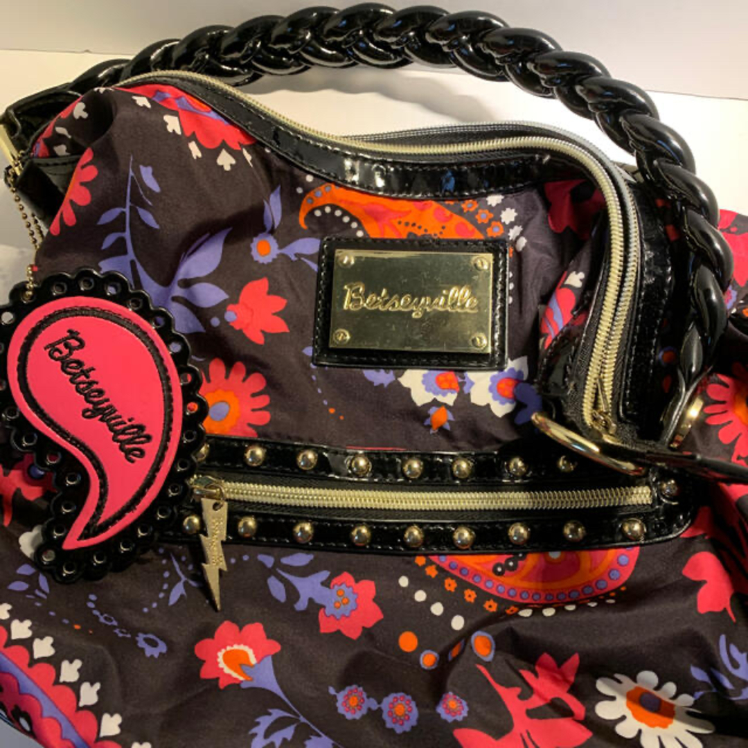 BETSEY JOHNSON(ベッツィジョンソン)のべﾂツｲージョンソン　バック　送料無料 レディースのバッグ(ショルダーバッグ)の商品写真