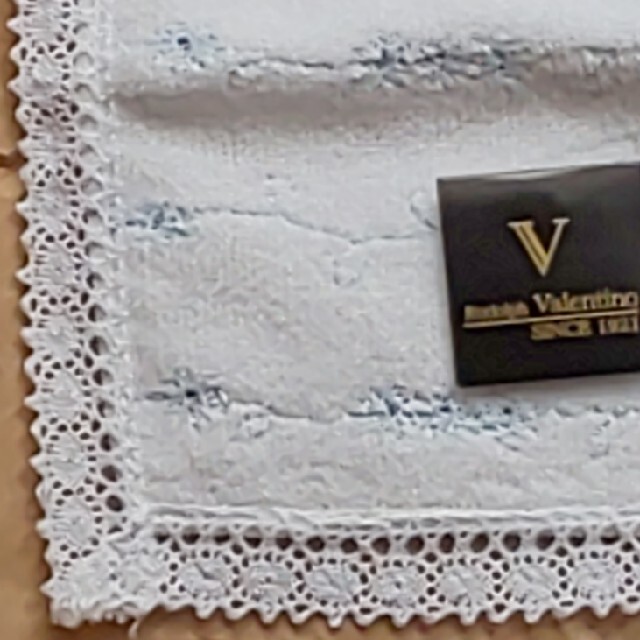 VALENTINO(ヴァレンティノ)のValentino 刺繍 レース タオルハンカチ 綿100% レディースのファッション小物(ハンカチ)の商品写真