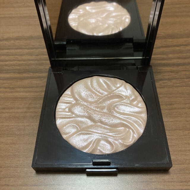 laura mercier(ローラメルシエ)の〈専用　箱つき美品〉ローラ メルシエ フェイスイルミネーター コスメ/美容のベースメイク/化粧品(フェイスパウダー)の商品写真