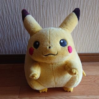 ポケモン 初代 等身大 1 1サイズ ピカチュウぬい ぐるみの通販 ラクマ