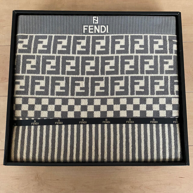 FENDI(フェンディ)のFENDI タオルケット　ダブル キッズ/ベビー/マタニティの寝具/家具(タオルケット)の商品写真