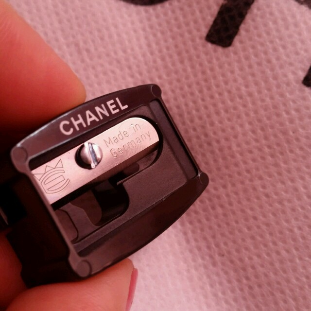 CHANEL(シャネル)の明日までセール。新品シャネルシャプ❤ コスメ/美容のベースメイク/化粧品(アイブロウペンシル)の商品写真