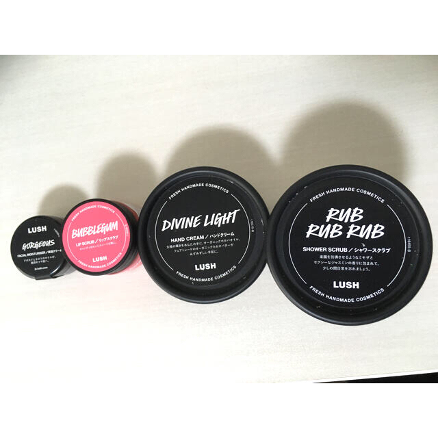 LUSH(ラッシュ)のLUSH  ギフト 未使用品　シャワースクラブ、ハンドクリーム、リップスクラブ コスメ/美容のボディケア(ボディスクラブ)の商品写真