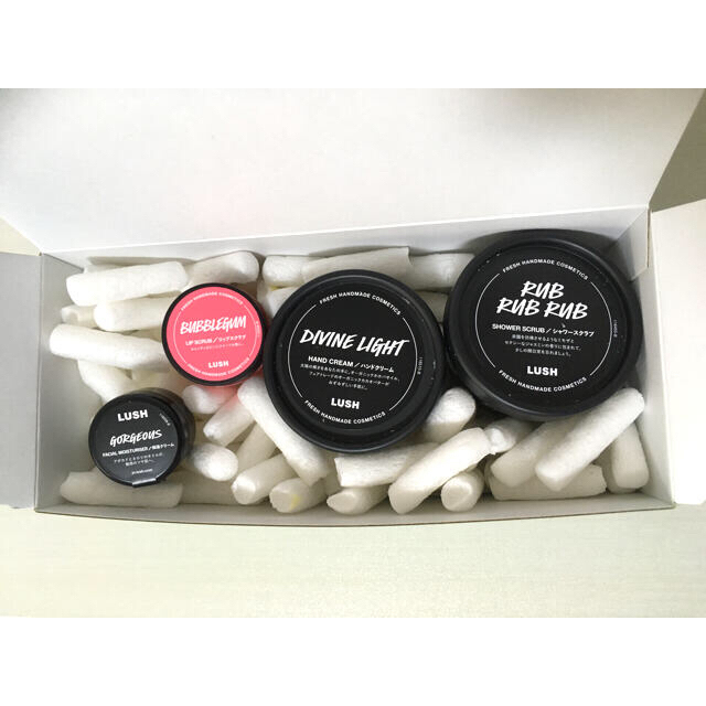 LUSH(ラッシュ)のLUSH  ギフト 未使用品　シャワースクラブ、ハンドクリーム、リップスクラブ コスメ/美容のボディケア(ボディスクラブ)の商品写真