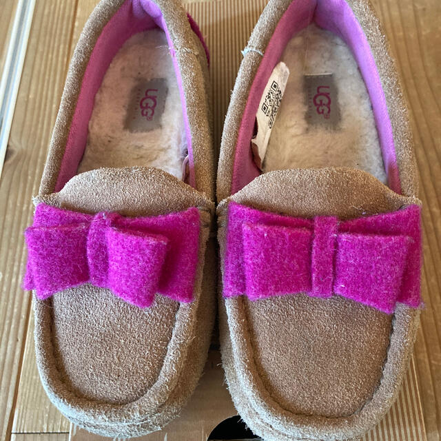 UGG(アグ)のUGG 13 19.5センチ キッズ/ベビー/マタニティのキッズ靴/シューズ(15cm~)(スリッポン)の商品写真