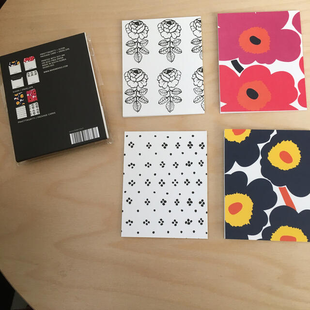 marimekko(マリメッコ)のマリメッコ　ミニカード　4枚セット ハンドメイドの文具/ステーショナリー(カード/レター/ラッピング)の商品写真