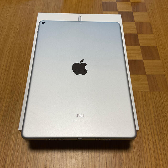 iPad(アイパッド)のiPad air3 シルバー　Wi-Fi posa様専用 スマホ/家電/カメラのPC/タブレット(タブレット)の商品写真