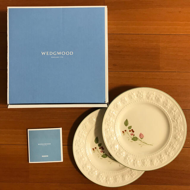 WEDGWOOD(ウェッジウッド)のウェッジウッド　フェスティビティ ラズベリー プレート 21cm  インテリア/住まい/日用品のキッチン/食器(食器)の商品写真