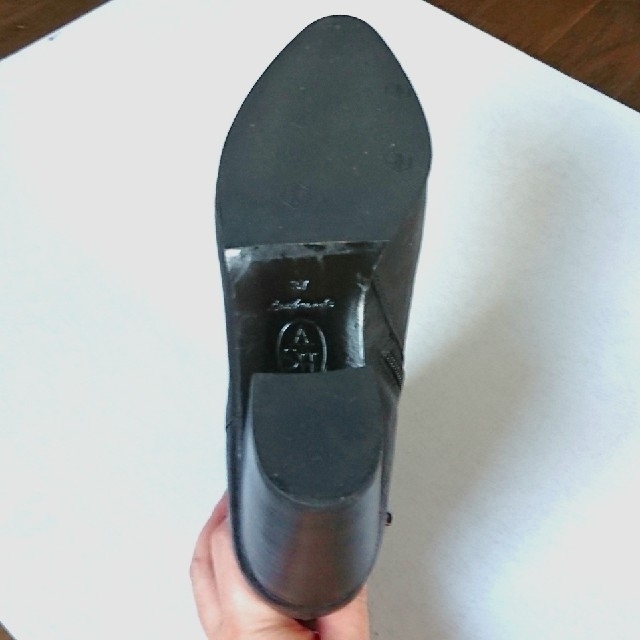 ASH(アッシュ)のASHアッシュ ショートブーツ ブーティ 黒 37 24cm ベルトデザイン  レディースの靴/シューズ(ブーツ)の商品写真