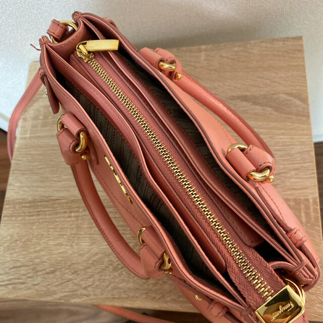 Salvatore Ferragamo フェラガモのショルダーバックの通販 by