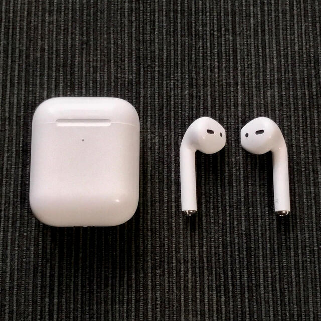 オーディオ機器AirPods with Charging Case 第2世代 並行輸入品