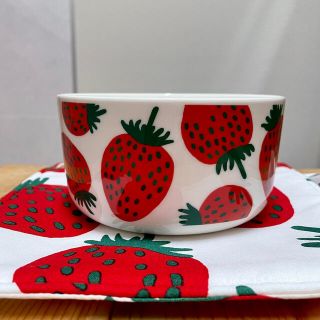 マリメッコ(marimekko)の【お値下げしました】マリメッコ  マンシッカ　ボウル　2020(食器)