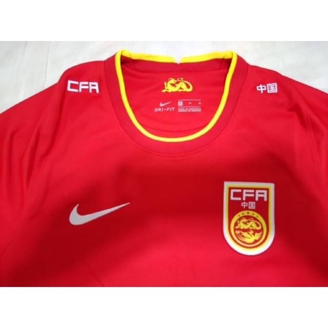 NIKE(ナイキ)の中国代表 ユニフォーム 半袖 NIKE ナイキ 赤 レッド サッカー 足球 龍 スポーツ/アウトドアのサッカー/フットサル(ウェア)の商品写真