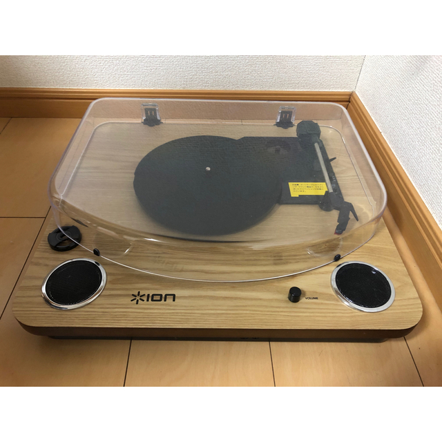 【ion】スピーカー内蔵レコードプレーヤー スマホ/家電/カメラのオーディオ機器(ポータブルプレーヤー)の商品写真