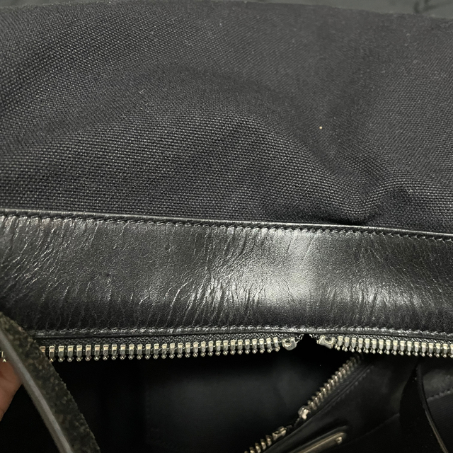 在庫再入荷】 Saint Laurent - サンローラン ラージ コンバーチブル ID
