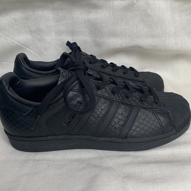 adidas SUPERSTAR クロコ柄型押しレザー オールブラック