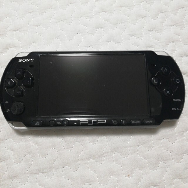 PlayStation Portable(プレイステーションポータブル)のPSP 3000 本体【バッテリー付】 エンタメ/ホビーのゲームソフト/ゲーム機本体(携帯用ゲーム機本体)の商品写真