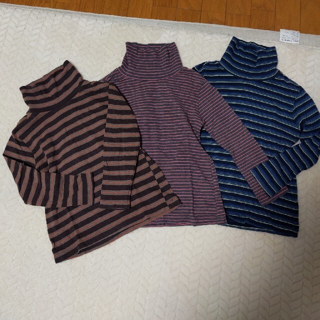 UNIQLO(ユニクロ)のユニクロハイネックボーダーロングTシャツ3枚セット120 キッズ/ベビー/マタニティのキッズ服男の子用(90cm~)(Tシャツ/カットソー)の商品写真