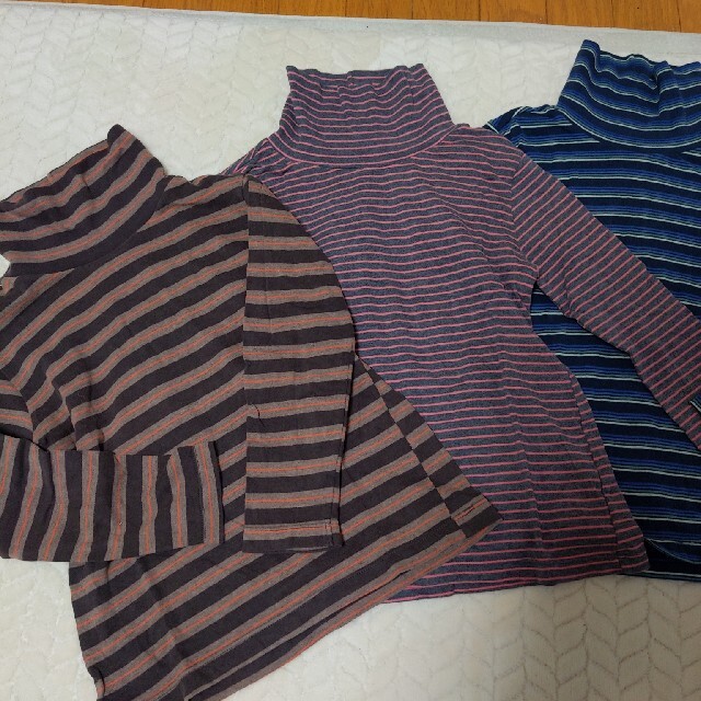 UNIQLO(ユニクロ)のユニクロハイネックボーダーロングTシャツ3枚セット120 キッズ/ベビー/マタニティのキッズ服男の子用(90cm~)(Tシャツ/カットソー)の商品写真