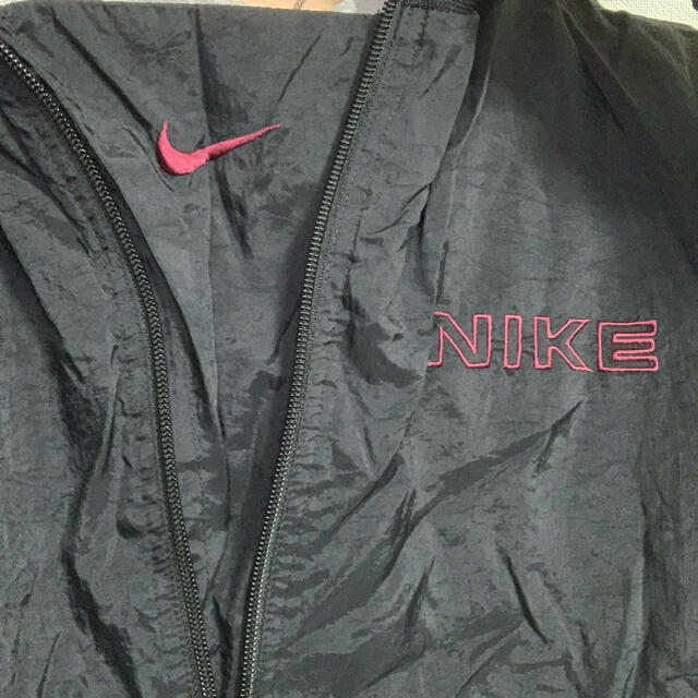 NIKE(ナイキ)のナイキ NIKE ナイロンジャケット 赤 黒 メンズのジャケット/アウター(ナイロンジャケット)の商品写真