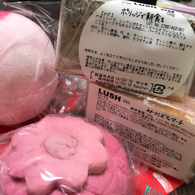 LUSH(ラッシュ)のLUSH バスボール4 ボディソープ2 プレゼントBOX✨ コスメ/美容のボディケア(ボディソープ/石鹸)の商品写真