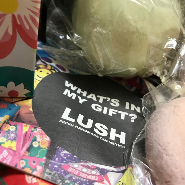 LUSH(ラッシュ)のLUSH バスボール4 ボディソープ2 プレゼントBOX✨ コスメ/美容のボディケア(ボディソープ/石鹸)の商品写真