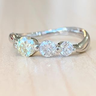 ✨合計3粒で0.5ct✨ダイヤモンド❣️可憐！ダイヤ Pt900 リング 指輪(リング(指輪))