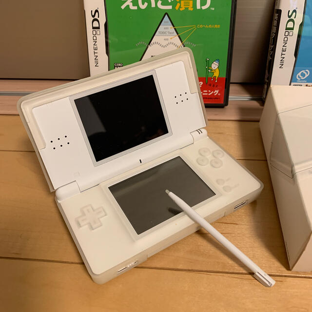 ニンテンドーDS(ニンテンドーDS)のNintendo DS ニンテンド-DS LITE クリスタルホワイト 本体 エンタメ/ホビーのゲームソフト/ゲーム機本体(携帯用ゲーム機本体)の商品写真