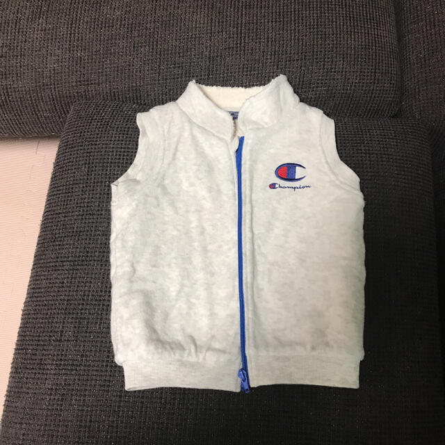 Champion(チャンピオン)の未使用　チャンピオンベスト100サイズ キッズ/ベビー/マタニティのキッズ服男の子用(90cm~)(その他)の商品写真