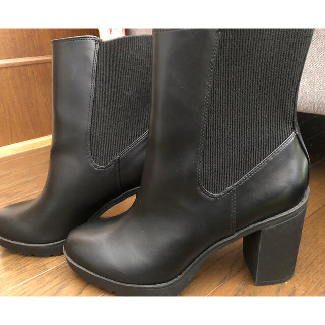 H&M(エイチアンドエム)のH&Mのショートブーツ(未使用品)黒 レディースの靴/シューズ(ブーツ)の商品写真