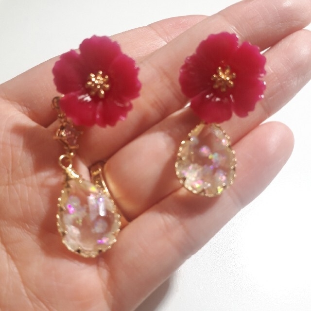 お花🌸大きめイヤリング レディースのアクセサリー(イヤリング)の商品写真