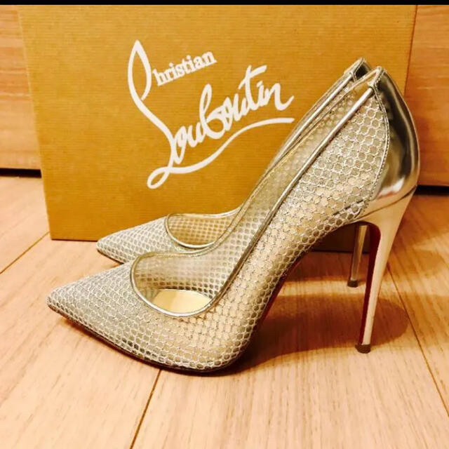 Christian Louboutin(クリスチャンルブタン)のクリスチャンルブタン シルバーパンプス36.5 レディースの靴/シューズ(ハイヒール/パンプス)の商品写真