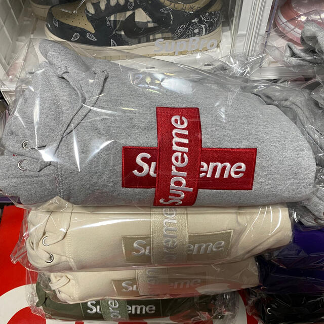 Supreme(シュプリーム)のSupreme Cross Box Logo Hooded Sweatshirt メンズのトップス(パーカー)の商品写真