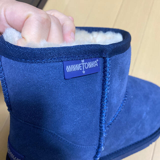 Minnetonka(ミネトンカ)のミネトンカ ムートンブーツ 青色 サイズ9 レディースの靴/シューズ(ブーツ)の商品写真