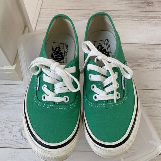 ヴァンズ(VANS)のvans オーセンティック スニーカー ローカット 緑 グリーン(スニーカー)