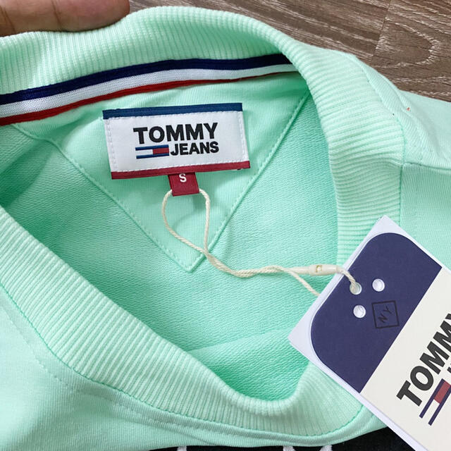 TOMMY(トミー)のTOMMY JEANS レディース ビックフラッグ スヴェット Sサイズ レディースのトップス(トレーナー/スウェット)の商品写真