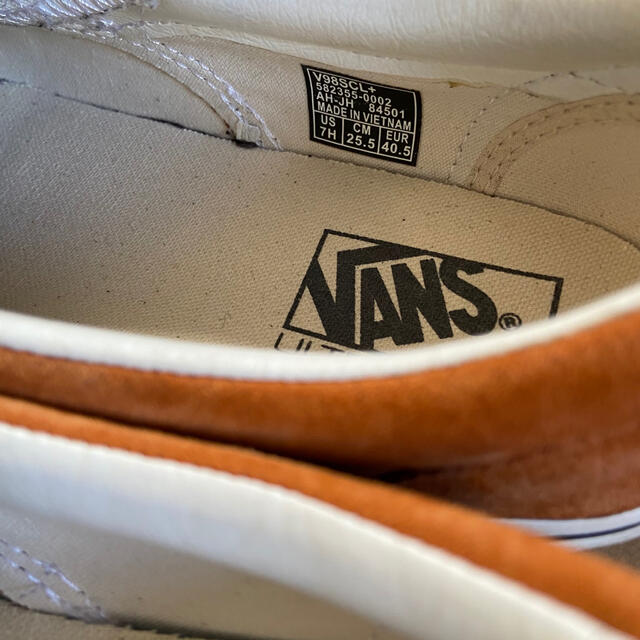 VANS(ヴァンズ)のVANS スエードスリッポン　25.5㎝　箱あり レディースの靴/シューズ(スニーカー)の商品写真