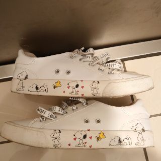 ザラ(ZARA)のスヌーピーの靴   22.5cm(スニーカー)