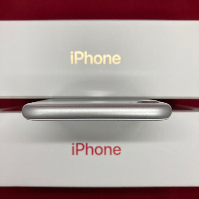 Apple iPhone8 64GB シルバーの通販 by une pomme｜アップルならラクマ - SIMフリー 24H限定