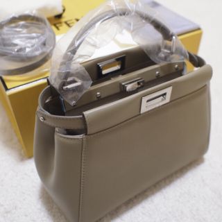 フェンディ(FENDI)の 専用 ☆新品☆自宅保管♪ FENDI フェンディ ミニピーカブー ベージュ(ハンドバッグ)