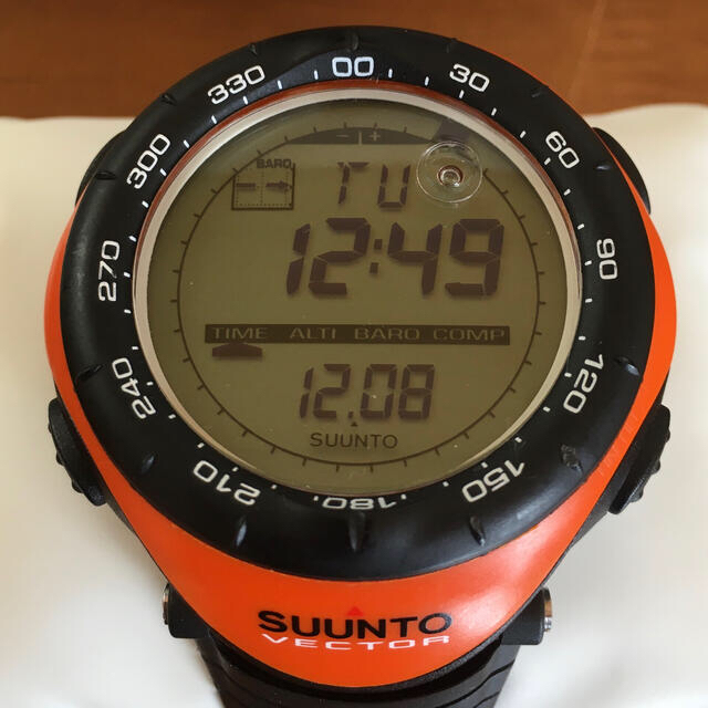 SUUNTO(スント)のスント ベクター オレンジ(箱・日本語説明書付) スポーツ/アウトドアのアウトドア(その他)の商品写真