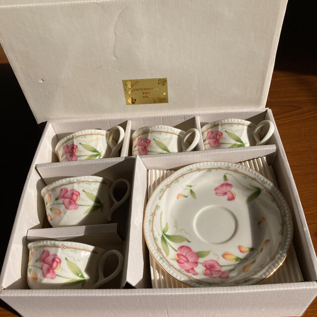 日本製　高級食器　未使用　紅茶　コーヒーカップと皿　５客