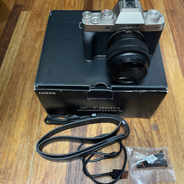 富士フイルム(フジフイルム)のFUJIFILM X-T200 XC15-45F3.5-5.6  スマホ/家電/カメラのカメラ(ミラーレス一眼)の商品写真
